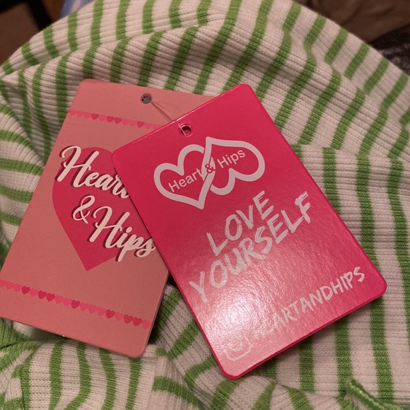 Heart Hips Short Sleeve Crop Top - Picture 6 of 6